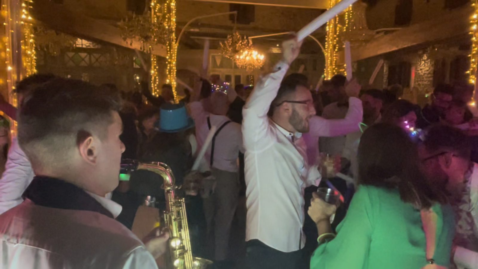 Saxofonista en fiesta